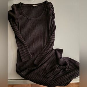 Plum fitted Aritzia dress